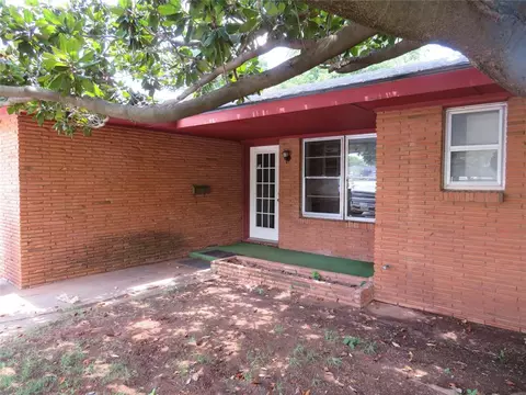 2401 W Modelle, Clinton, OK 73601