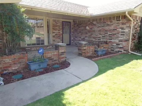 101 W Parkland Dr, Yukon, OK 73099