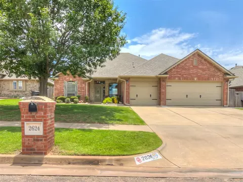 2624 SE 5th St, Moore, OK 73160