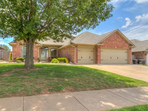 2624 SE 5th St, Moore, OK 73160 photo 2