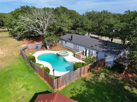 18151 Manchester Ln, Norman, OK 73026