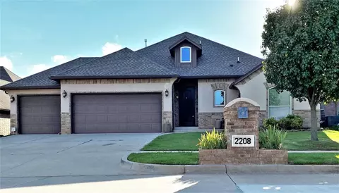 2208 Valley Holw, Norman, OK 73071