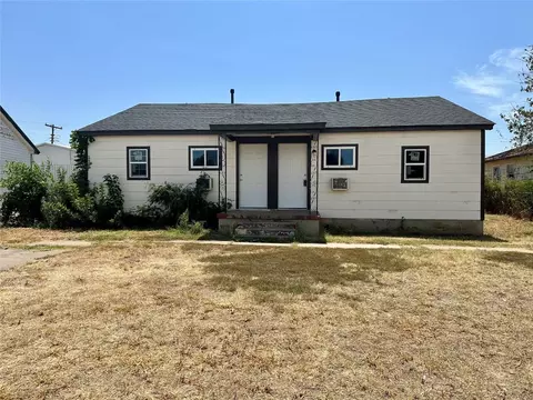 1046 Hickory St, Altus, OK 73521 photo 1