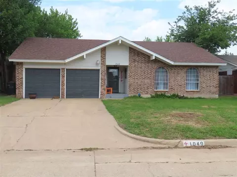 1049 NW 8th St, Moore, OK 73160