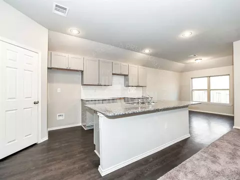 9508 Laredo Ln, Yukon, OK 73099 photo 13
