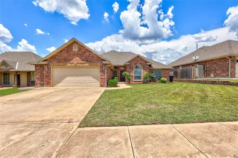 3305 SE 33rd St, Moore, OK 73165