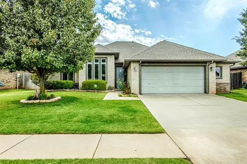 17417 Hawks Tree Ln, Edmond, OK 73012