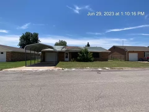 908 Crow St, Vici, OK 73859 photo 1