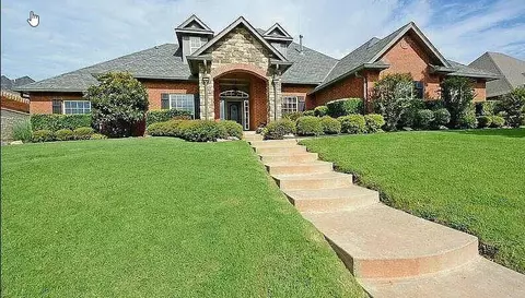 6400 Belmar Cir, Norman, OK 73071