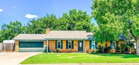 711 S 28th St, Clinton, OK 73601