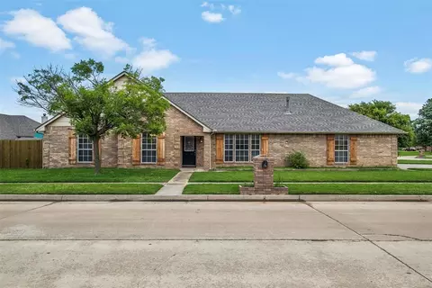 713 W Dorchester Way, Mustang, OK 73064