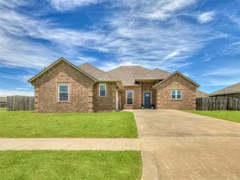 1025 SW 14th St, Moore, OK 73160