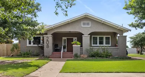208 S Marion Ave, Hinton, OK 73047