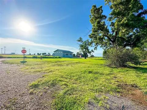 600 Cloud St, Minco, OK 73059 photo 3