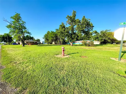 600 Cloud St, Minco, OK 73059
