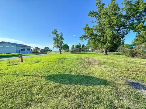 600 Cloud St, Minco, OK 73059 photo 2