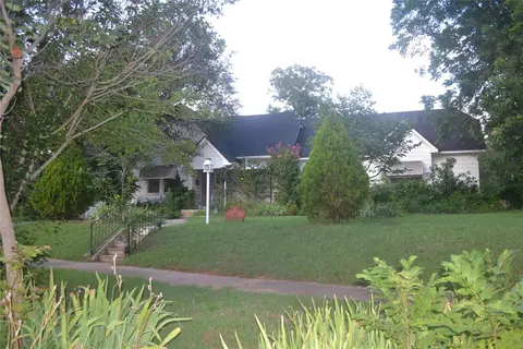 528 N Park St, Guthrie, OK 73044