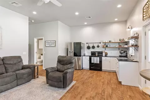 525 E Cedar Dr, Tuttle, OK 73089 photo 5