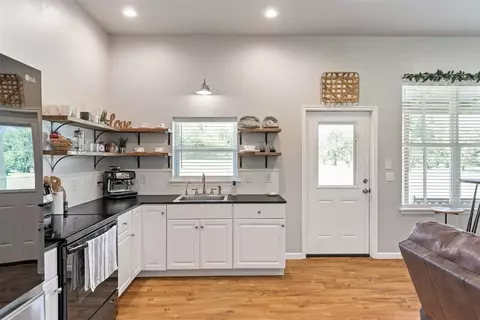 525 E Cedar Dr, Tuttle, OK 73089 photo 8