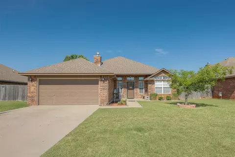 725 S Pointe Ln, Mustang, OK 73064