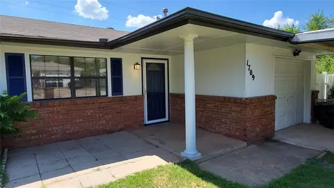 1709 Melody Dr, Midwest City, OK 73130
