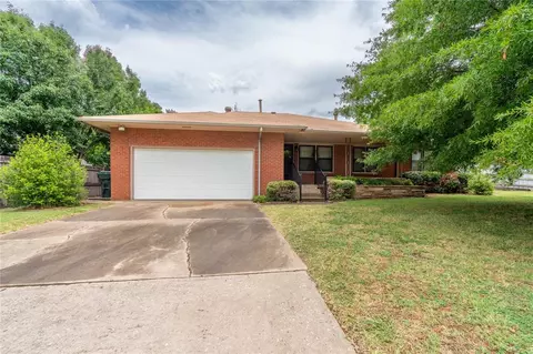 233 W Steed Dr, Midwest City, OK 73110