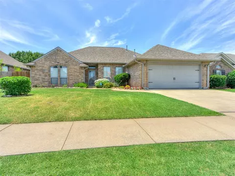 16705 Ventana Blvd, Edmond, OK 73012