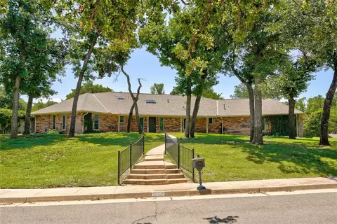 1704 E Canary Dr, Edmond, OK 73034