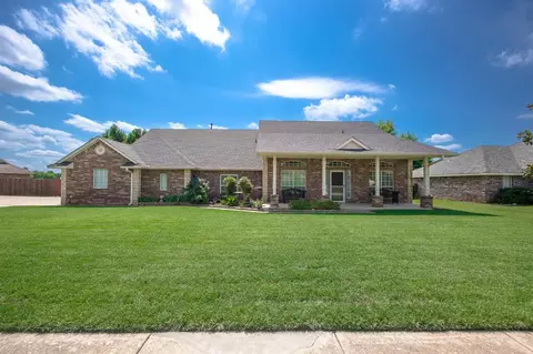 615 N Songbird Way, Mustang, OK 73064
