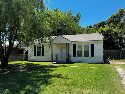 208 S Ruth Ave, Shawnee, OK 74801