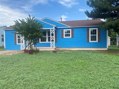 912 N York St, Altus, OK 73521