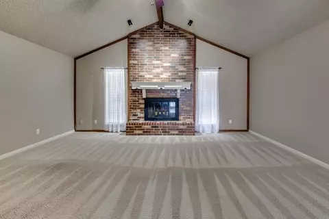 216 E Platt Dr, Yukon, OK 73099 photo 9