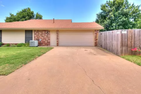 216 E Platt Dr, Yukon, OK 73099 photo 4