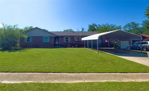 261 S Hickory Stick Ln, Harrah, OK 73045