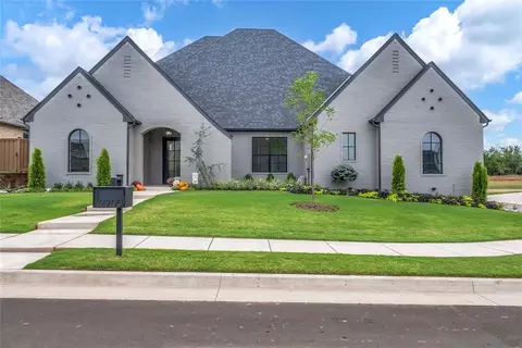 2900 Wood Thrush Way, Edmond, OK 73012