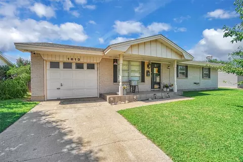 1613 Cleveland St, Altus, OK 73521