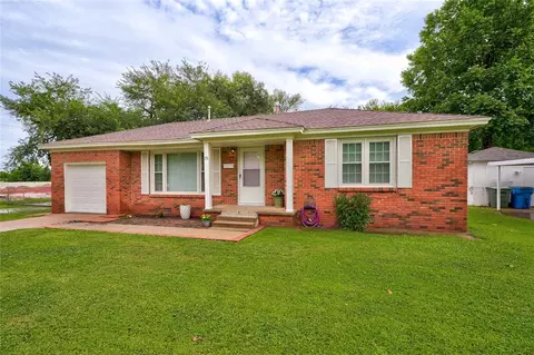 15 E 11th St, Edmond, OK 73034