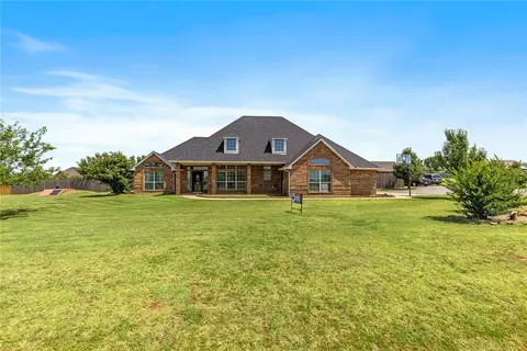 296 NE Prairie View Dr, Elgin, OK 73538