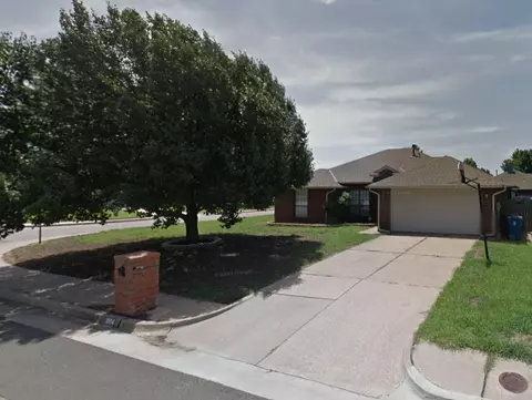 1604 Foxfire Rd, Edmond, OK 73003