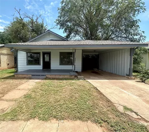 1208 N Willard St, Altus, OK 73521