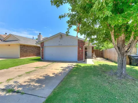 2316 N Lincoln Ave, Moore, OK 73160