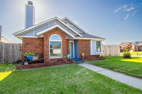 2146 S Robinson Ave, Moore, OK 73170 photo 2