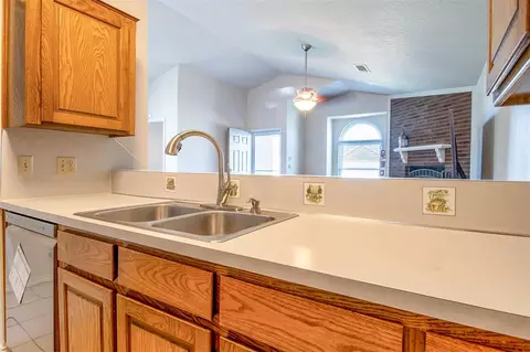 2146 S Robinson Ave, Moore, OK 73170 photo 17