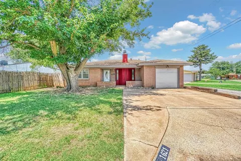 1621 Olga St, Altus, OK 73521 photo 3