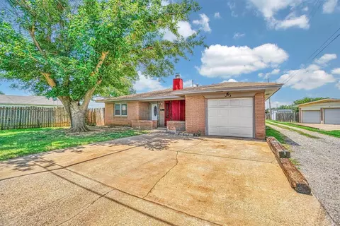 1621 Olga St, Altus, OK 73521 photo 4