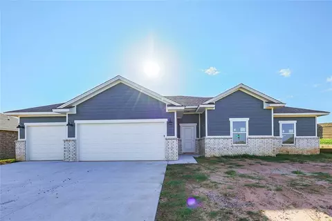 9900 Glover River Dr, Yukon, OK 73099