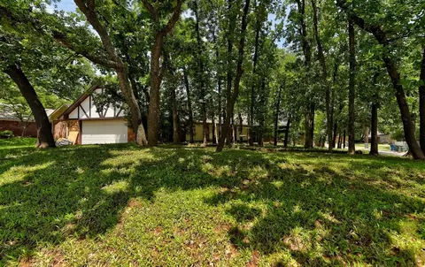 2805 Kenwood Ct, Edmond, OK 73034