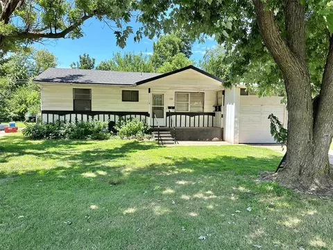 528 S 3rd St, Yukon, OK 73099 photo 2