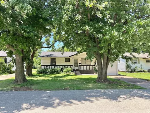 528 S 3rd St, Yukon, OK 73099