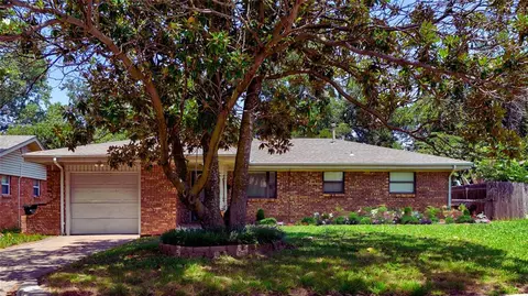 115 NE 11th St, Moore, OK 73160